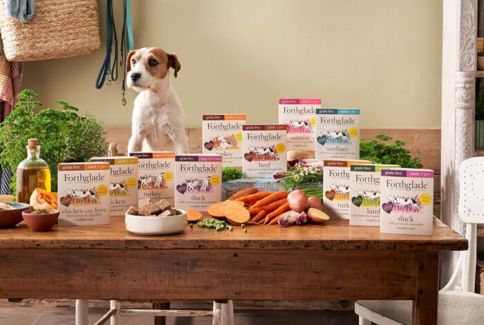 About this item WET FOOD VARIETY PACK: 12 X 395g trays in 3 flavours your dog will love: 4x Turkey with sweet potato & vegetables, 4x Chicken with butternut squash & vegetables & 4x Chicken with Liver, sweet potato & vegetables NATURAL INGREDIENTS: Bursting with goodness and made using natural ingredients, with added vitamins, minerals & botanicals, gently steamed to retain as much natural flavour and goodness as possible FOOD FOR HAPPY DOGS: Grain-free recipe making it easier to digest, which is great for sensitive tummies; Made using our high quality recipe with 75% turkey or chicken COMPLETE DOG FOOD: A complete and balanced meal containing everything your dog needs to stay happy and healthy; Free from junk, fillers and artificial colours, flavours and preservatives VOTED BEST WET DOG FOOD 2023 YOUR DOG MAGAZINE: Award winning dog food proudly made at Forthglade's factory in the heart of Devon